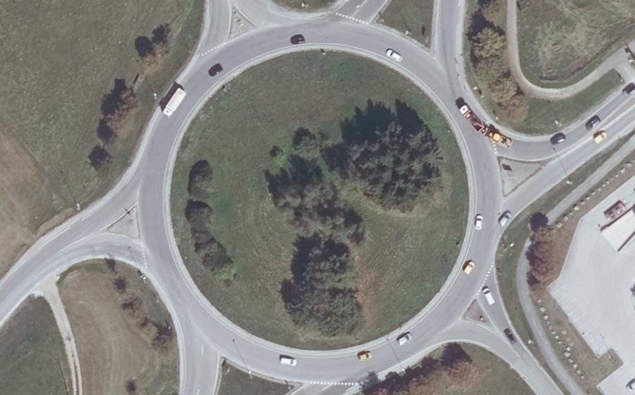 Vue aérienne du Rond-point anonyme n°240131289