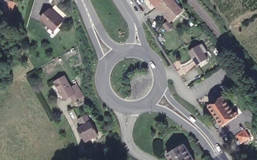 Vue aérienne du Rond-point anonyme n°24014360