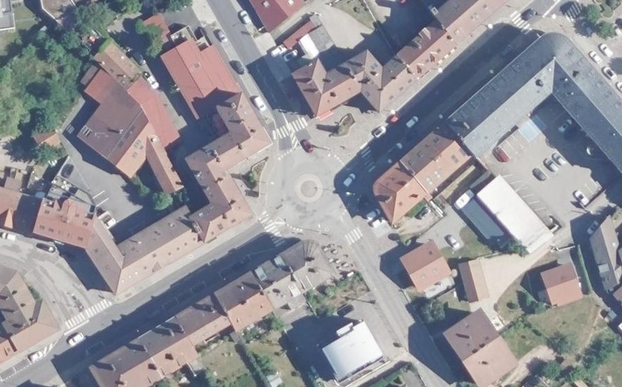 Vue aérienne du Rond-point anonyme n°24018848