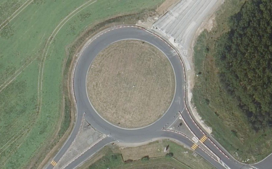Vue aérienne du Rond-point anonyme n°24019471