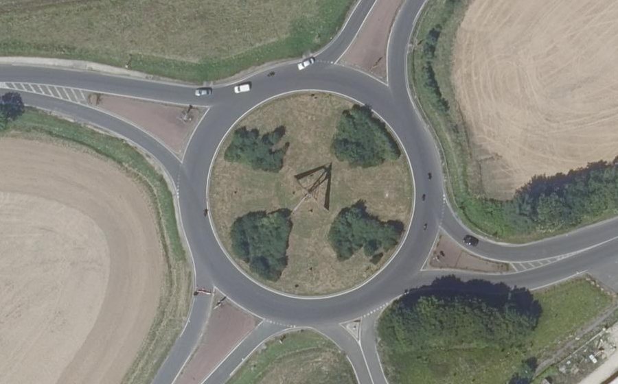 Vue aérienne du Rond-point anonyme n°24019479