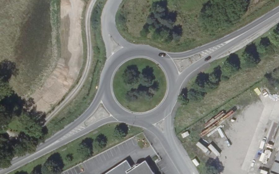 Vue aérienne du Rond-point anonyme n°24020095