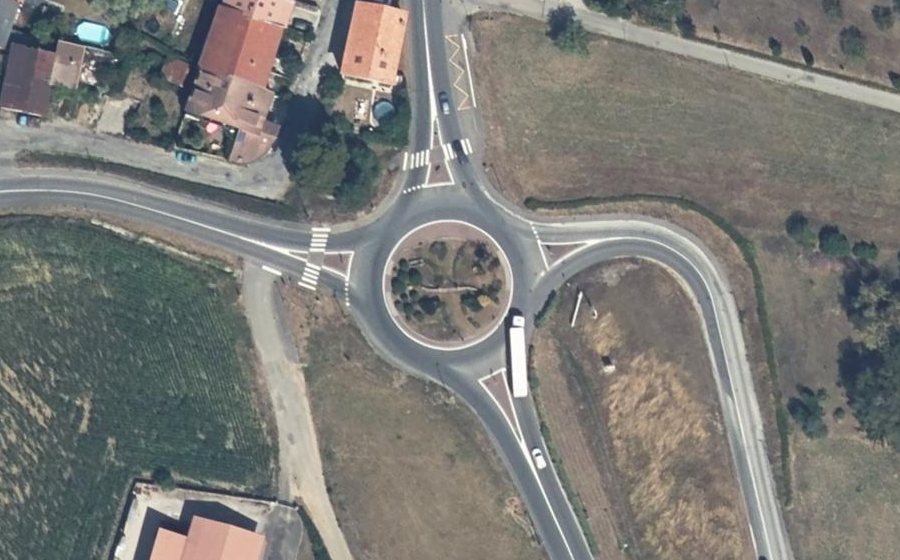 Vue aérienne du Rond-point anonyme n°24028472