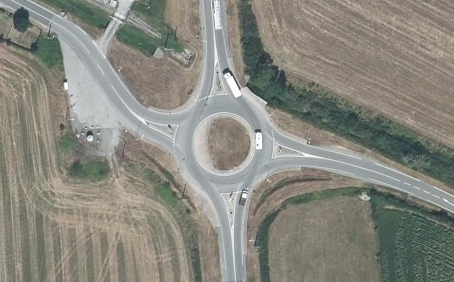 Vue aérienne du Rond-point anonyme n°240301435