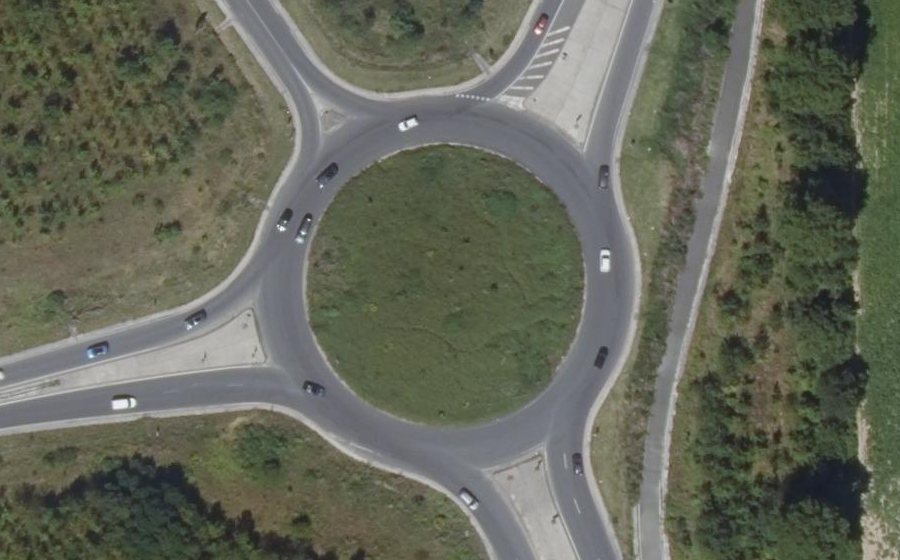 Vue aérienne du Rond-point anonyme n°24031189