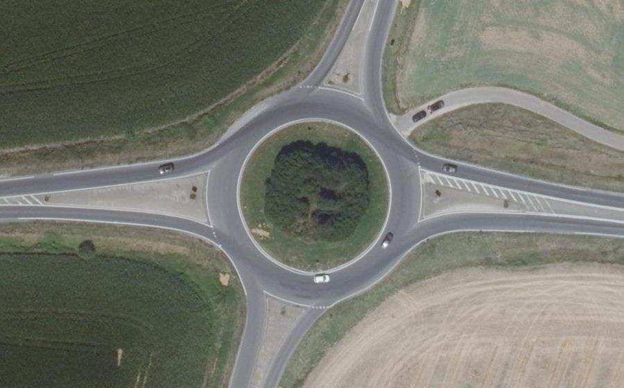 Vue aérienne du Rond-point anonyme n°24034294