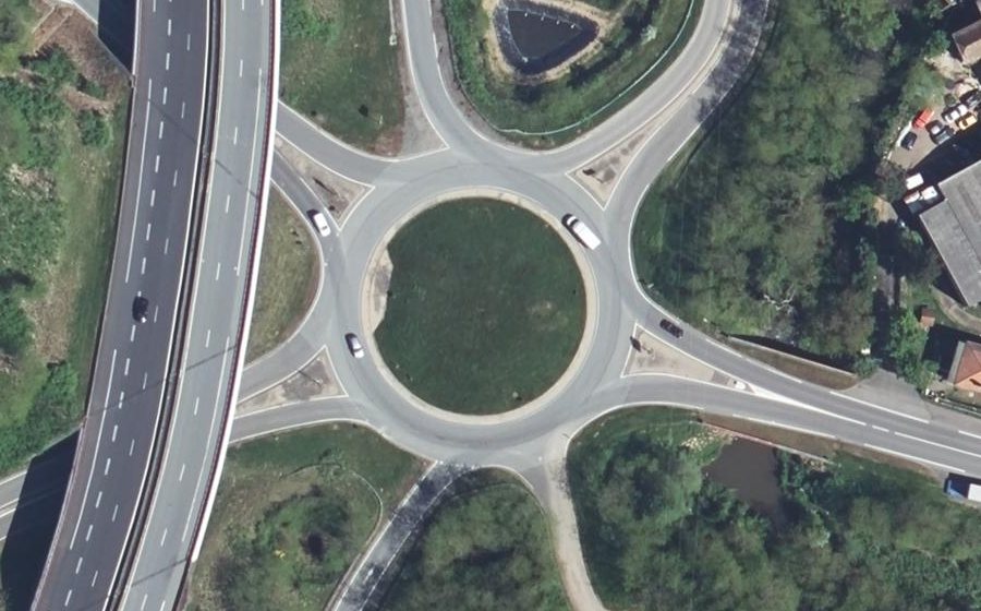 Vue aérienne du Rond-point anonyme n°24035184