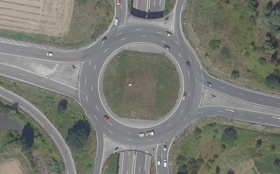 Vue aérienne du Rond-point anonyme n°24035396