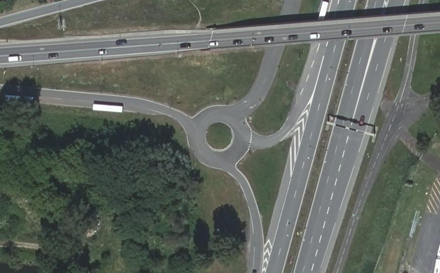 Vue aérienne du Rond-point anonyme n°24036038