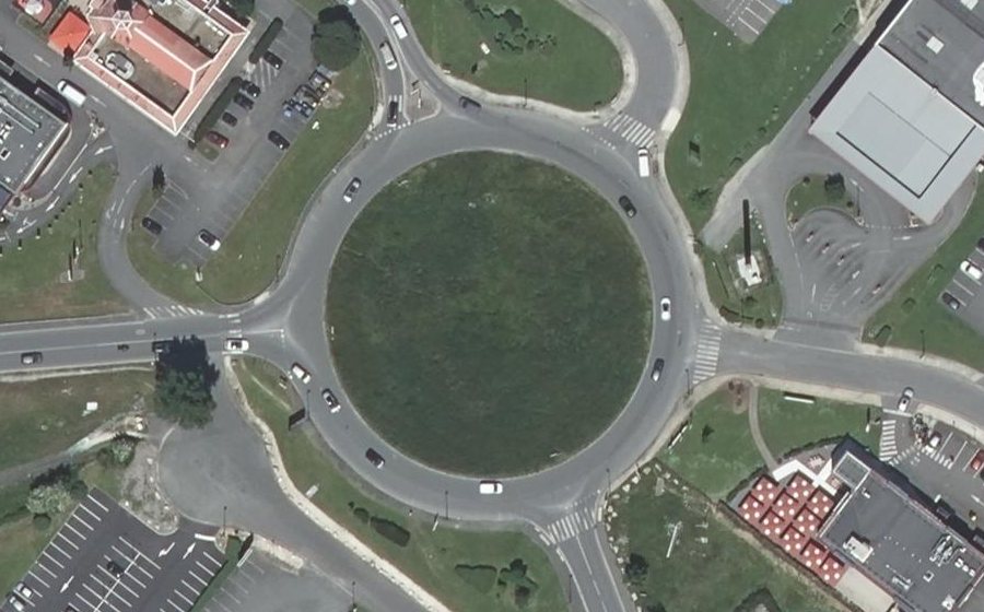 Vue aérienne du Rond-Point Docteur Étienne Ginestous