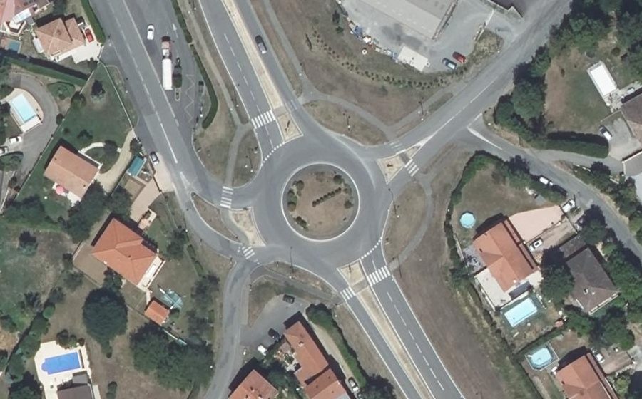 Vue aérienne du Rond-point anonyme n°24041016