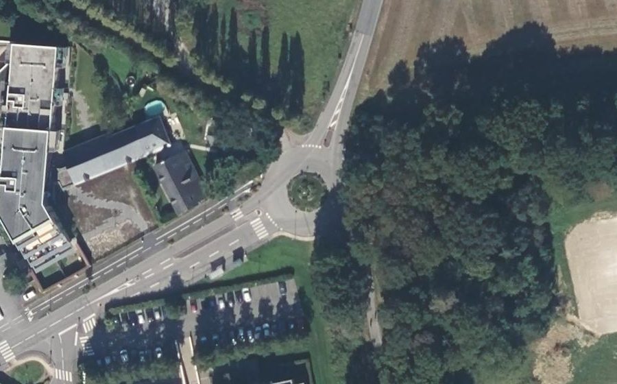 Vue aérienne du Rond-point anonyme n°24048615