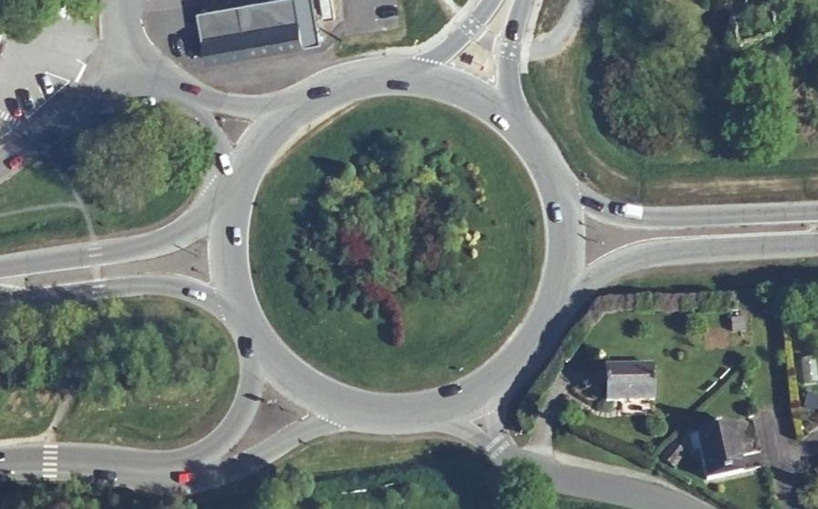 Vue aérienne du Rond-point anonyme n°24049757