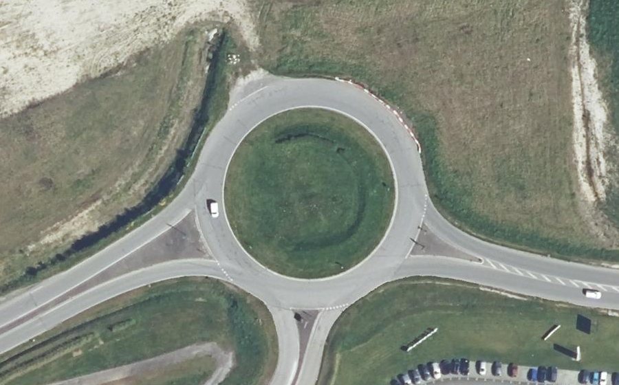 Vue aérienne du Rond-point anonyme n°24049759