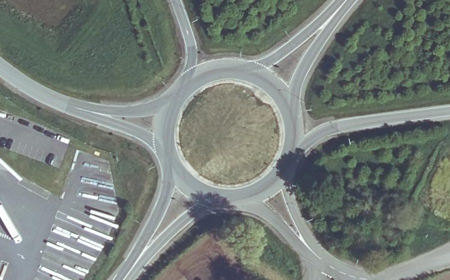 Vue aérienne du Rond-point anonyme n°24050140