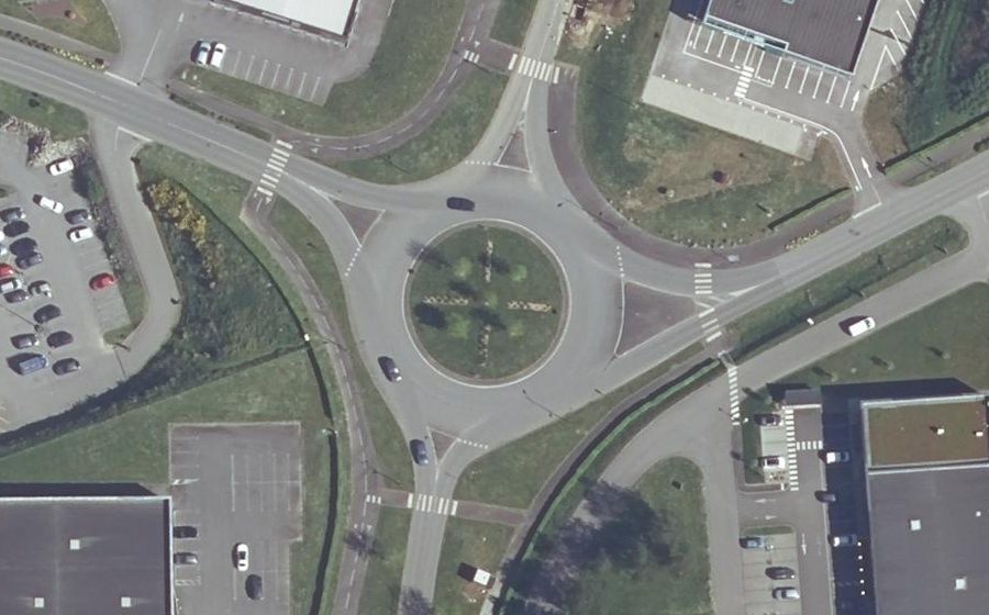 Vue aérienne du Rond-point anonyme n°24050517