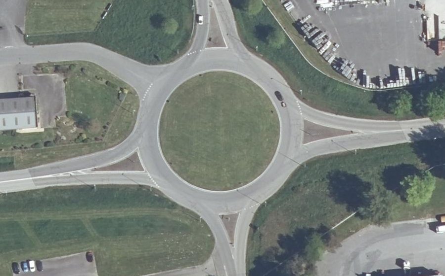 Vue aérienne du Rond-point anonyme n°24050528