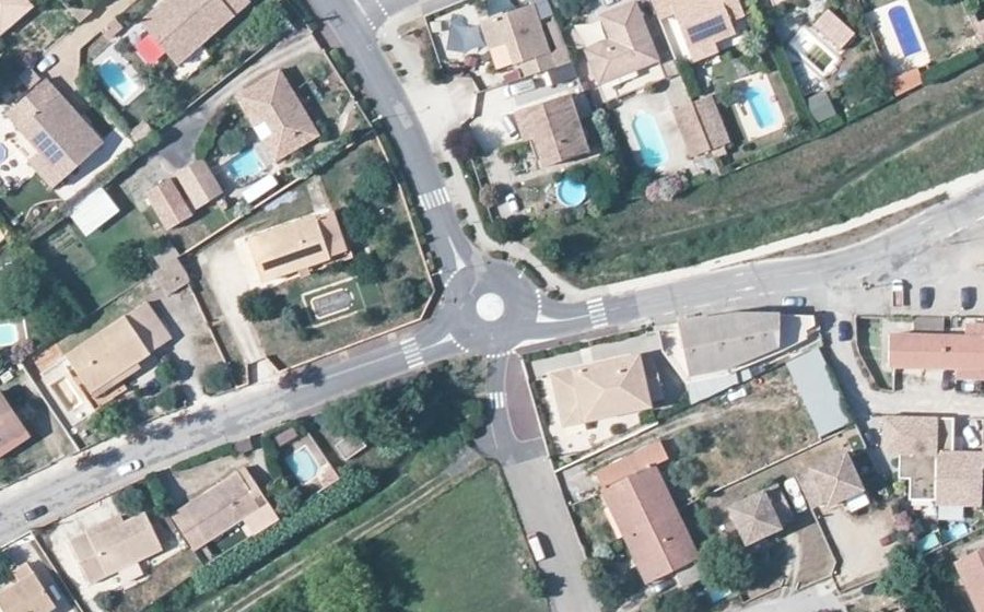 Vue aérienne du Rond-point anonyme n°240521606