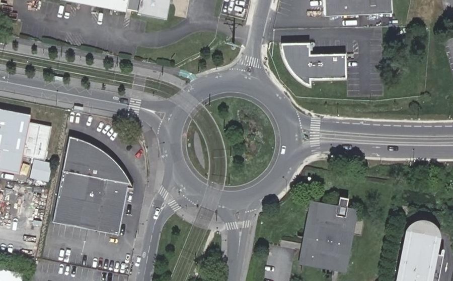 Vue aérienne du Rond-point anonyme n°24056413