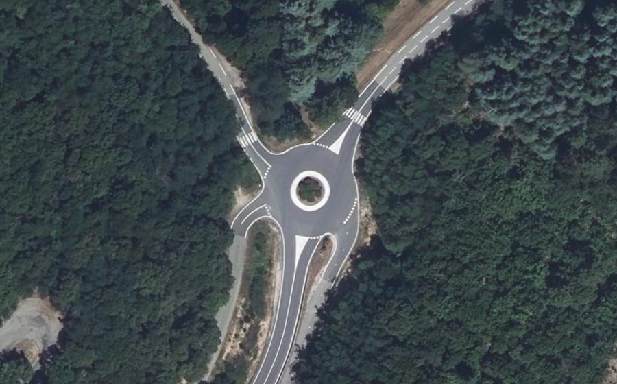 Vue aérienne du Rond-point anonyme n°24060194