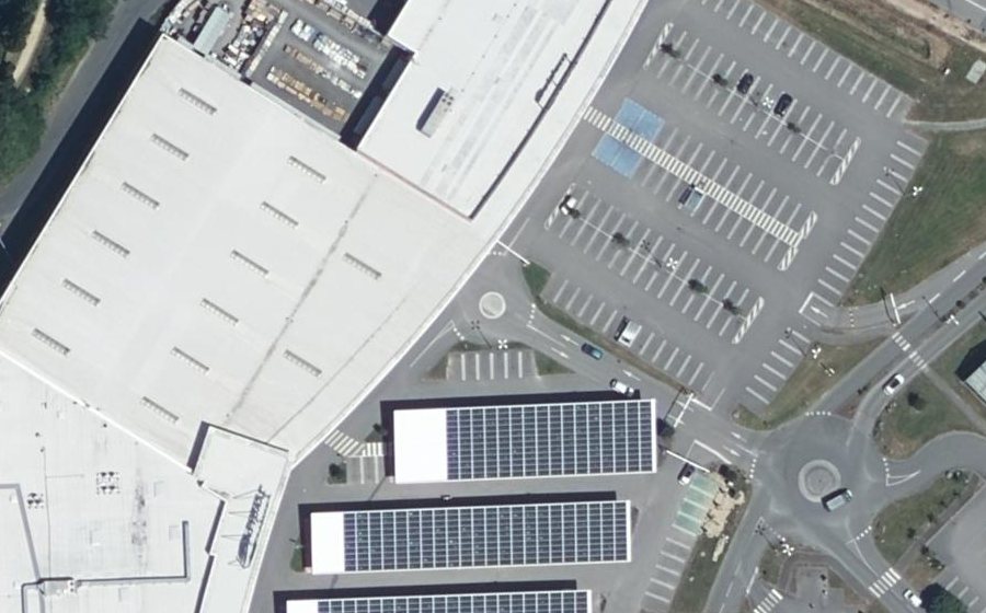 Vue aérienne du Rond-point anonyme n°240664941