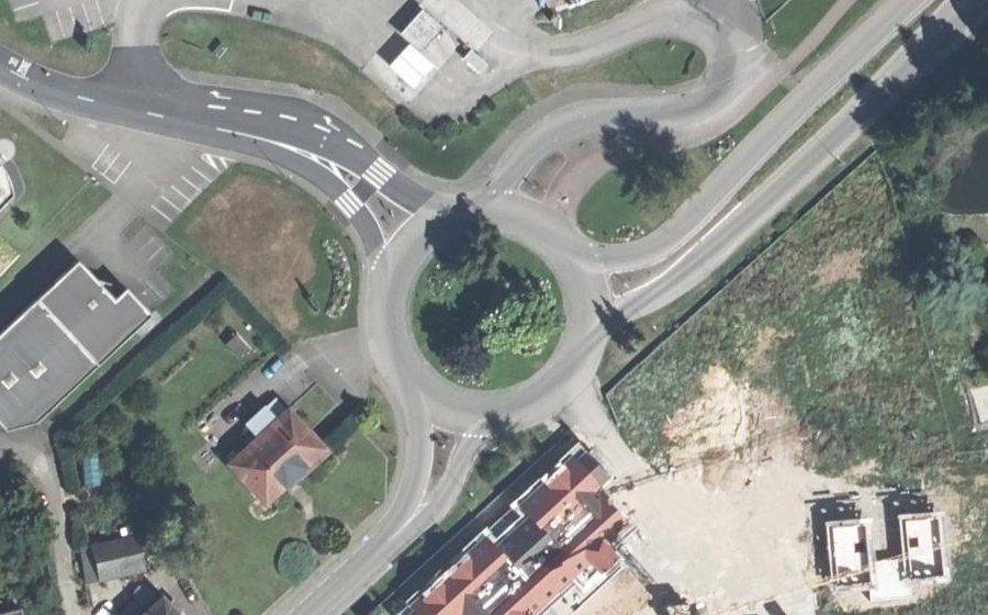 Vue aérienne du Rond-point anonyme n°24066497