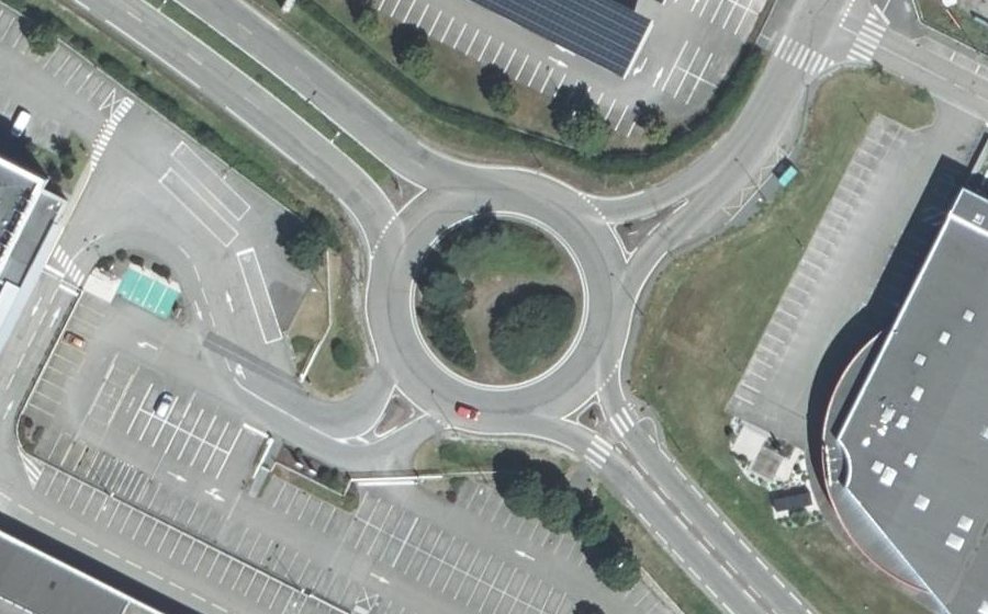 Vue aérienne du Rond-point anonyme n°24079637