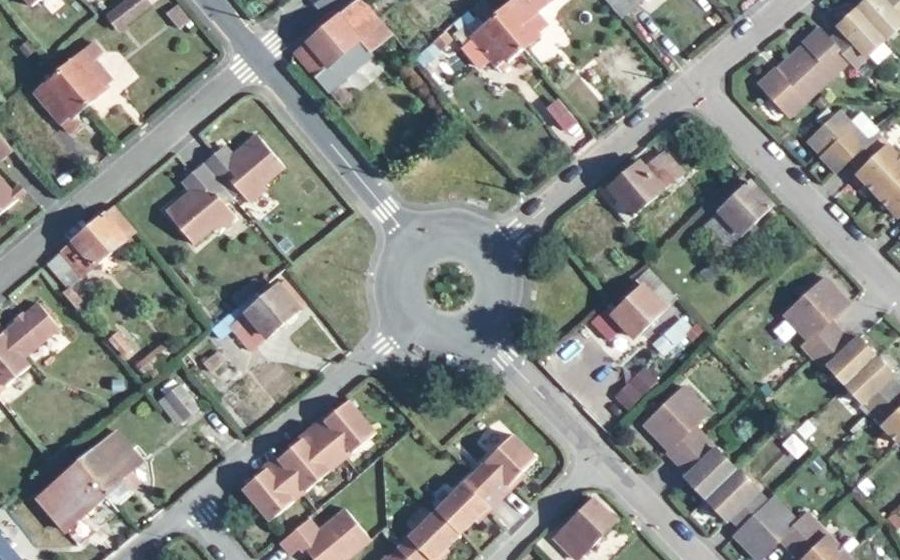 Vue aérienne du Rond-point anonyme n°240806101
