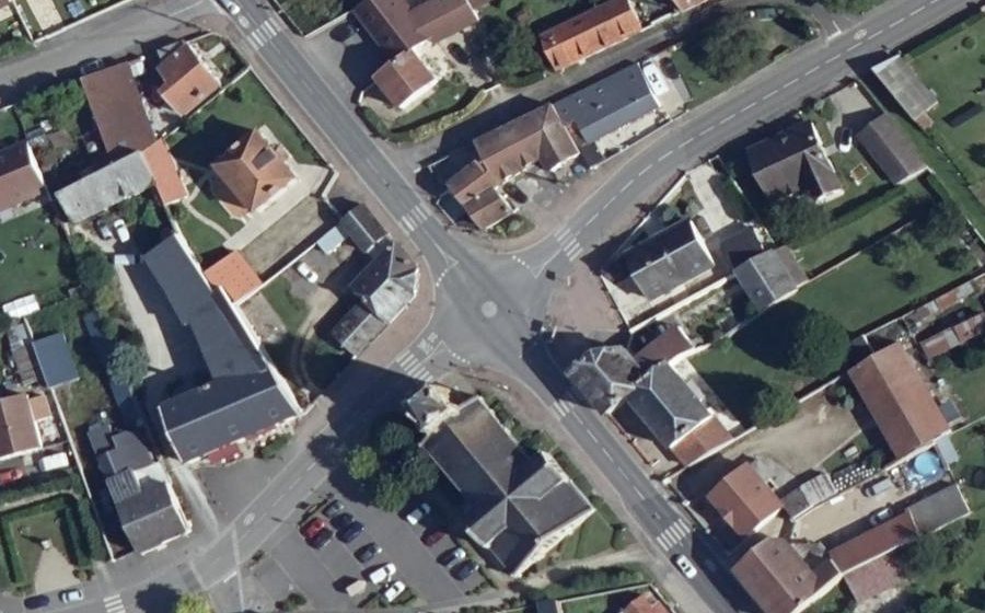Vue aérienne du Rond-point anonyme n°240820064