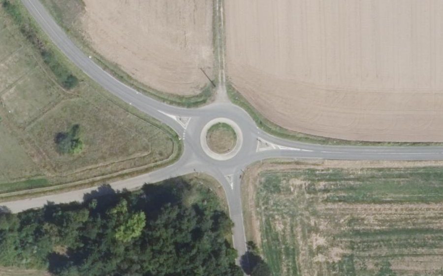 Vue aérienne du Rond-point anonyme n°240822211