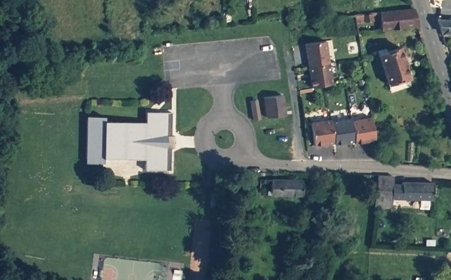 Vue aérienne du Rond-point anonyme n°240840274