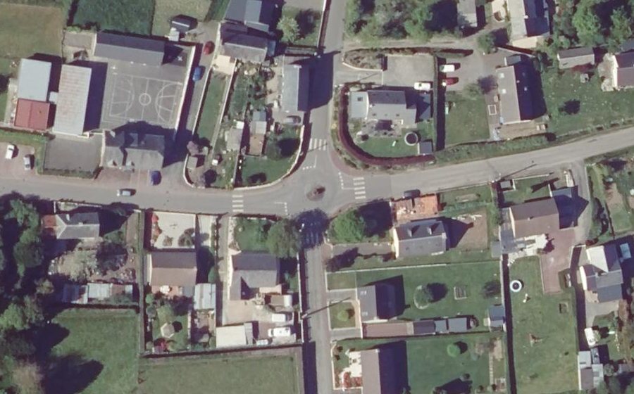 Vue aérienne du Rond-point anonyme n°241030255