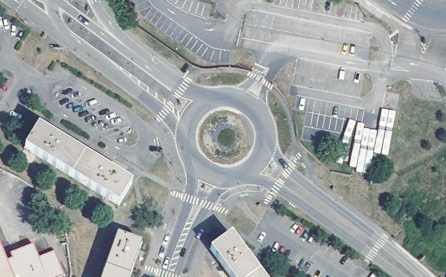 Vue aérienne du Rond-point anonyme n°241208267