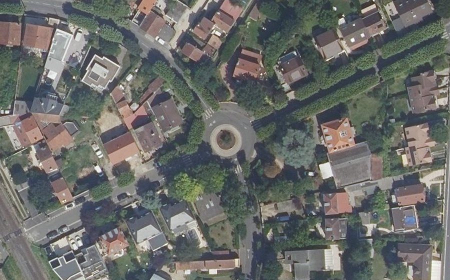 Vue aérienne du Rond-point anonyme n°241222340