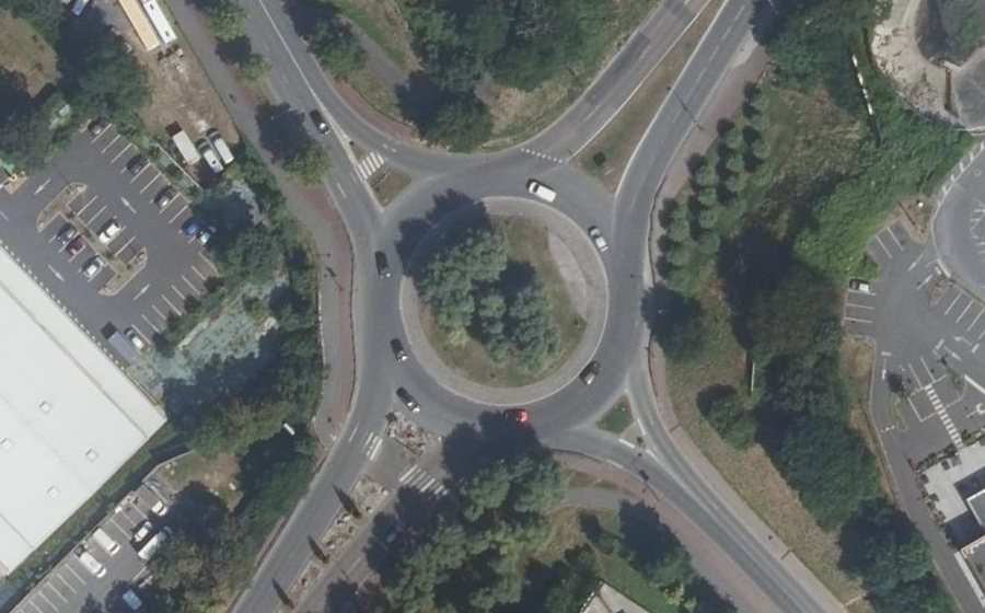 Vue aérienne du Rond-point anonyme n°241259807