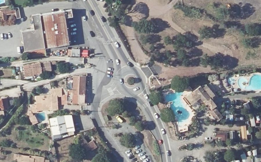 Vue aérienne du Rond-point anonyme n°241301998
