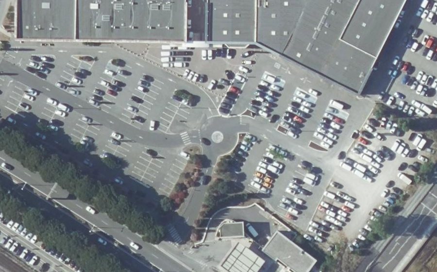 Vue aérienne du Rond-point anonyme n°241305953