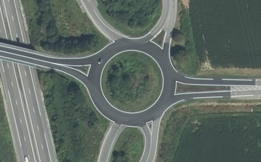 Vue aérienne du Rond-point anonyme n°24150847