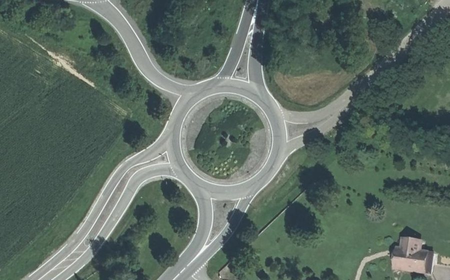 Vue aérienne du Rond-point anonyme n°24151926