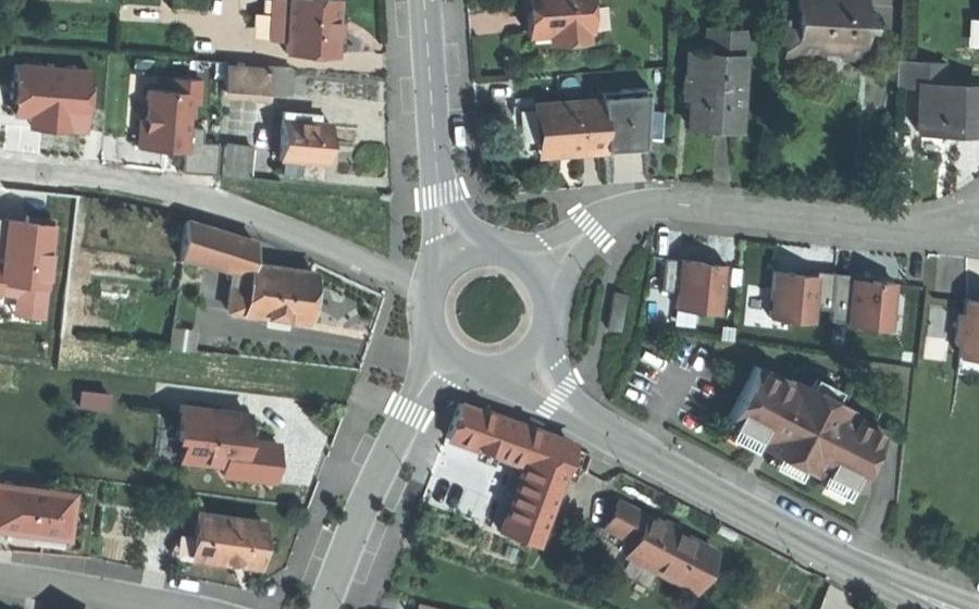 Vue aérienne du Rond-point anonyme n°24152121