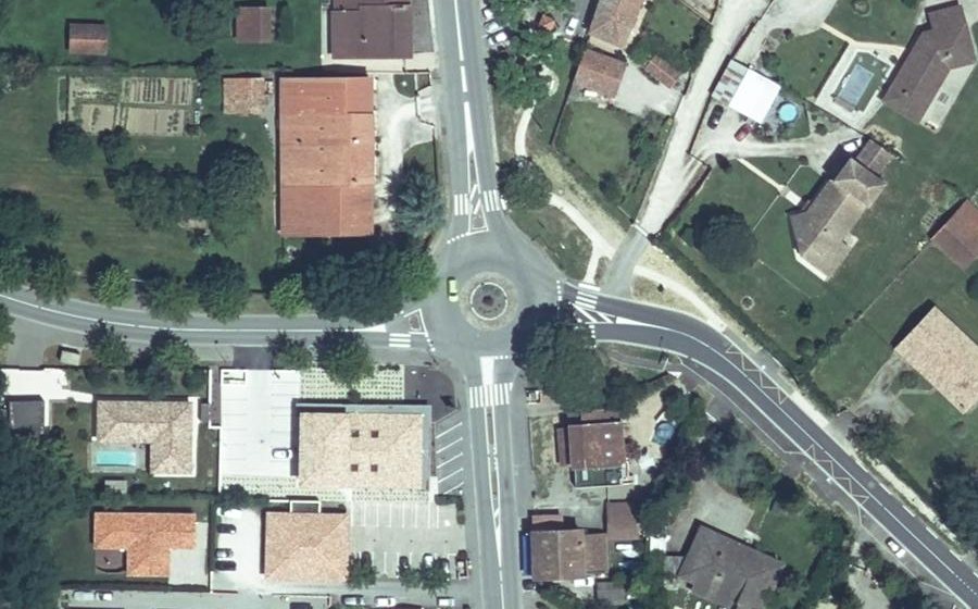 Vue aérienne du Rond-point anonyme n°24153776