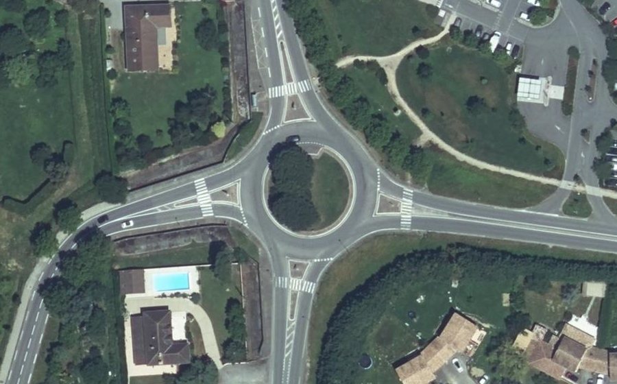 Vue aérienne du Rond-point anonyme n°24153831