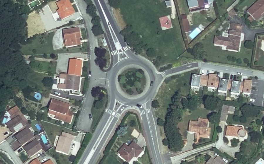 Vue aérienne du Rond-point anonyme n°24153863