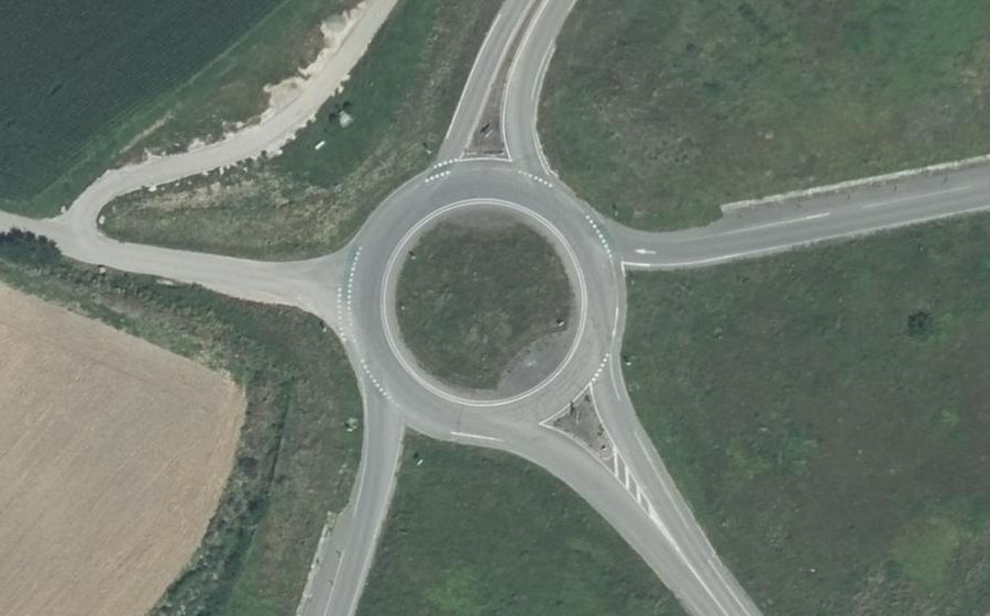 Vue aérienne du Rond-point anonyme n°24155883