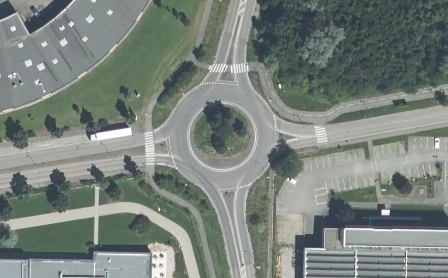 Vue aérienne du Rond-point anonyme n°24155977