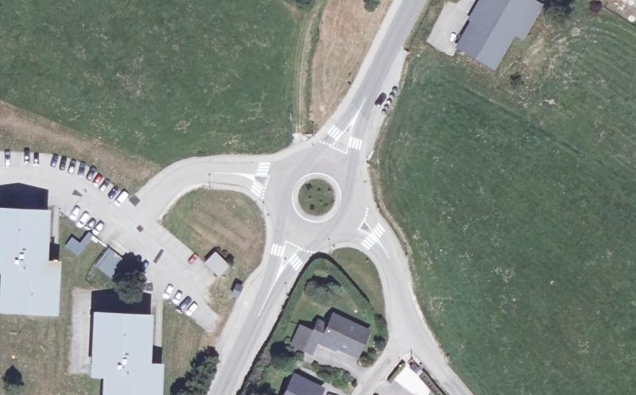 Vue aérienne du Rond-point anonyme n°24159221