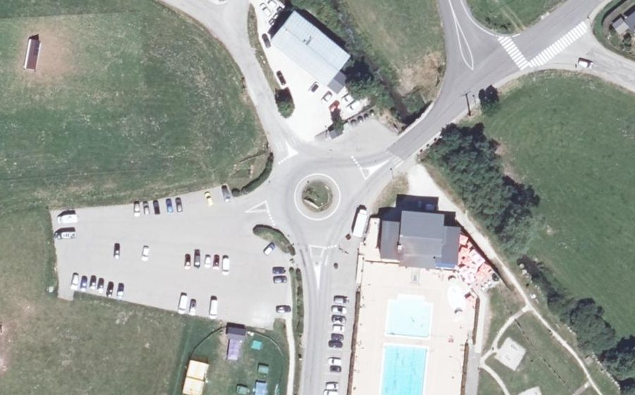 Vue aérienne du Rond-point anonyme n°24159222
