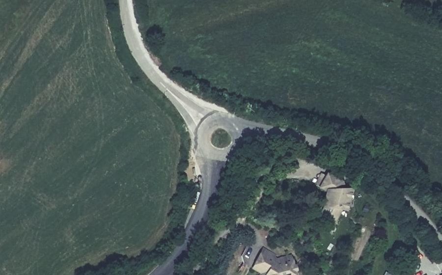 Vue aérienne du Rond-point anonyme n°241599837