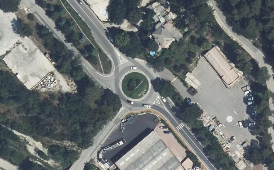 Vue aérienne du Rond-point anonyme n°24161947