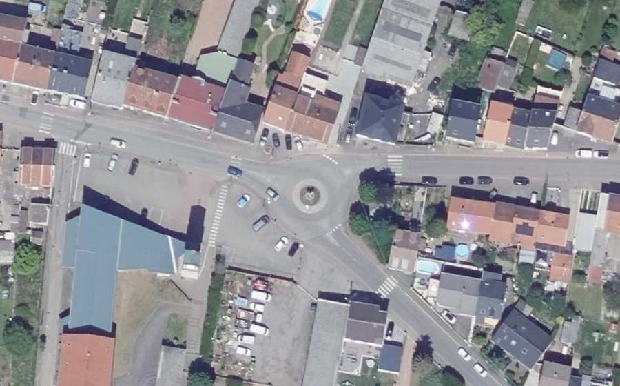 Vue aérienne du Rond-point anonyme n°24183601